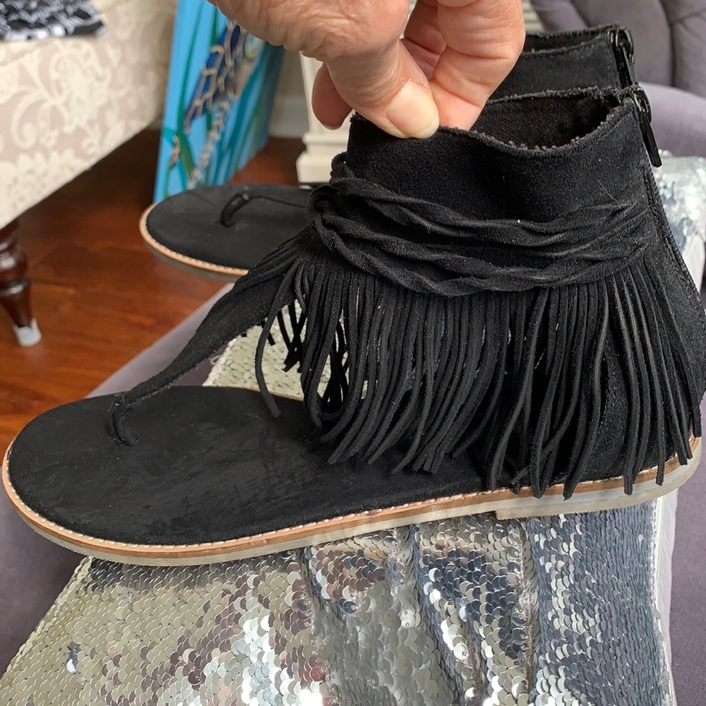 Coconuts size 10 fringe sandals